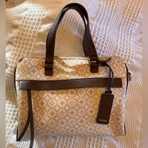 Fossil cream with brown handbag/purse. Comes with strap. Brand new!